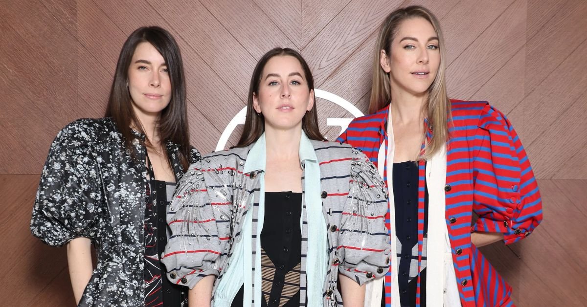 Swifties React to Este Haim’s Olive Garden Pic